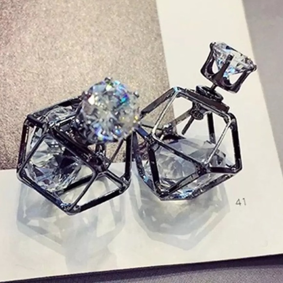 Jewelry - ⚜️[𝟯/$𝟮𝟴]⚜️NEW CZ Gun Metal Double-Sides Earrings